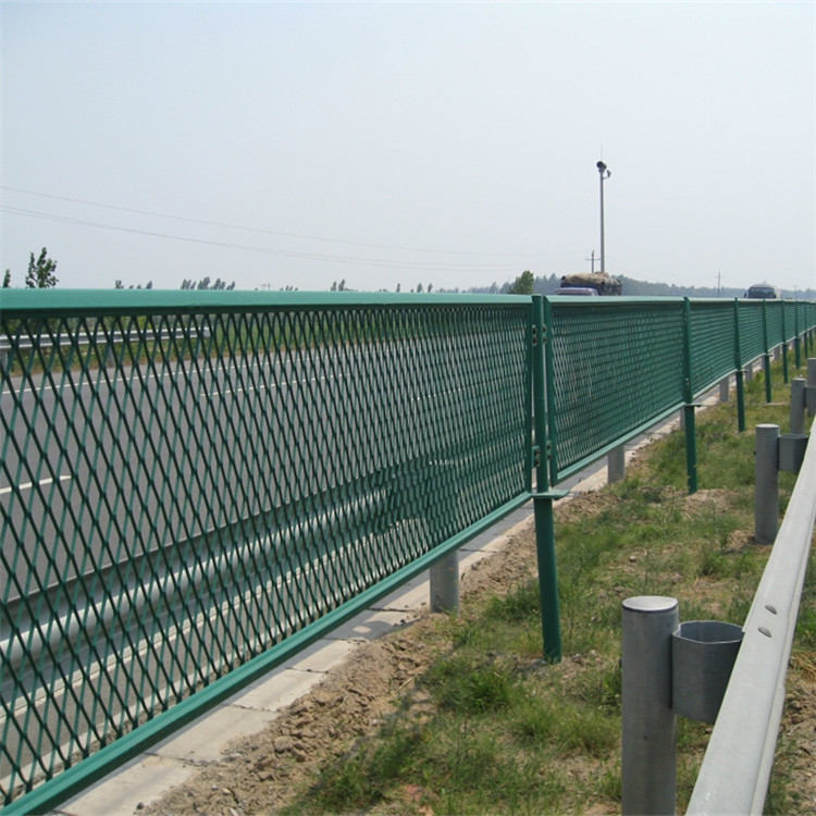 高速公路護(hù)欄網(wǎng)案例展示圖片4 高速公路護(hù)欄網(wǎng)案例展示圖片4