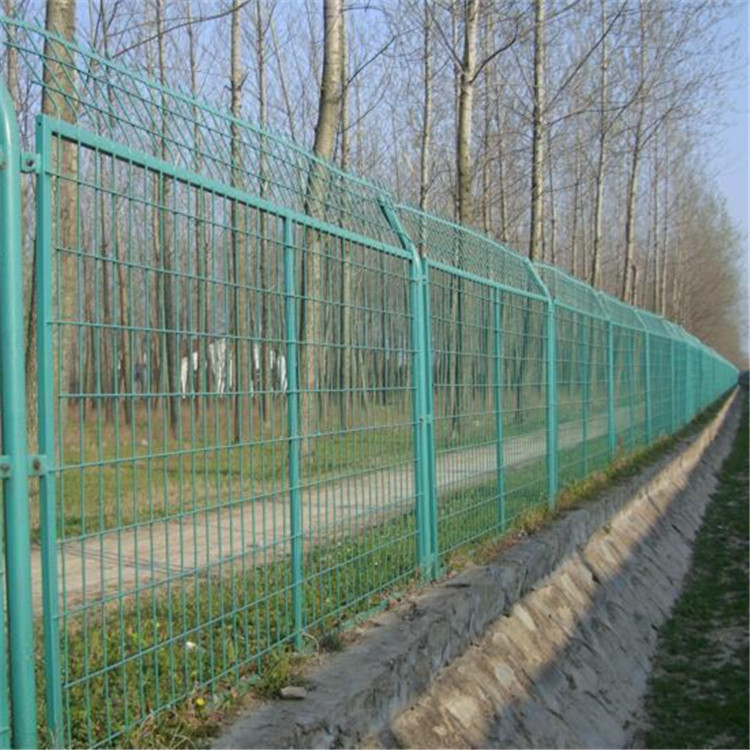 公路護欄網(wǎng)案例展示圖片3 公路護欄網(wǎng)案例展示圖片3