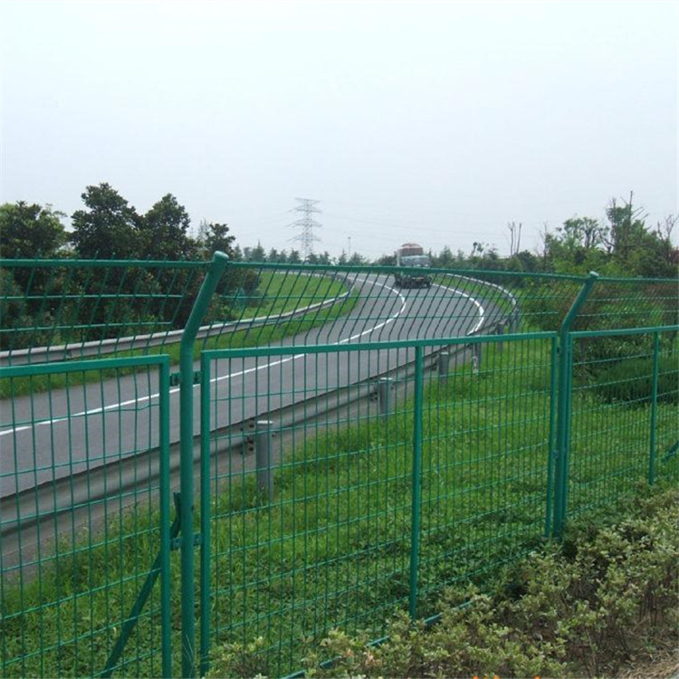 公路護欄網(wǎng)案例展示圖片4 公路護欄網(wǎng)案例展示圖片4